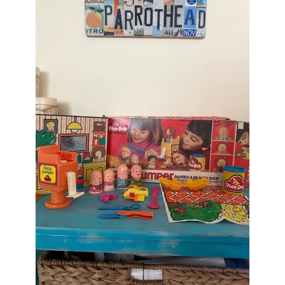 Vintage 1977 Play-Doh Fuzzy Pumper Barber Shop w/ Accessories & Original Box - Picture 1 of 10